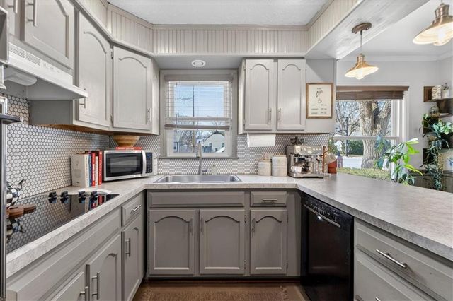 5501 Roe Avenue, Roeland Park, KS 66205