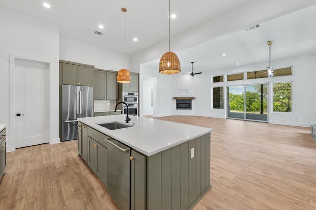 125 Stockman DR, Dripping Springs, TX 78620