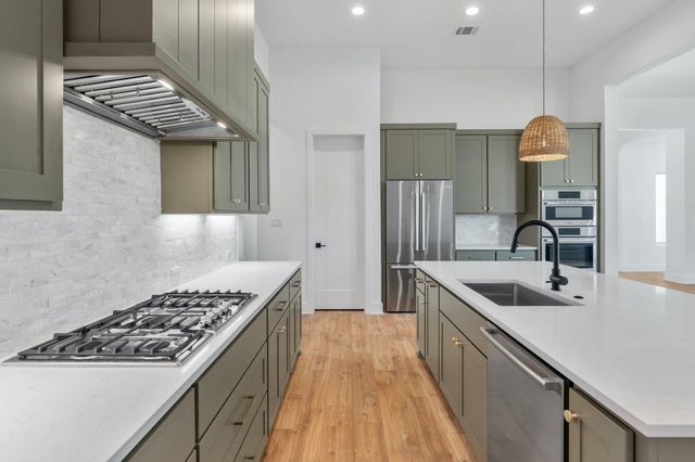 125 Stockman DR, Dripping Springs, TX 78620