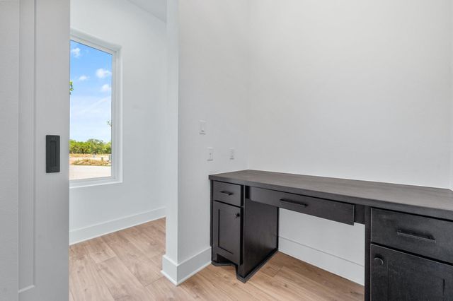 125 Stockman DR, Dripping Springs, TX 78620