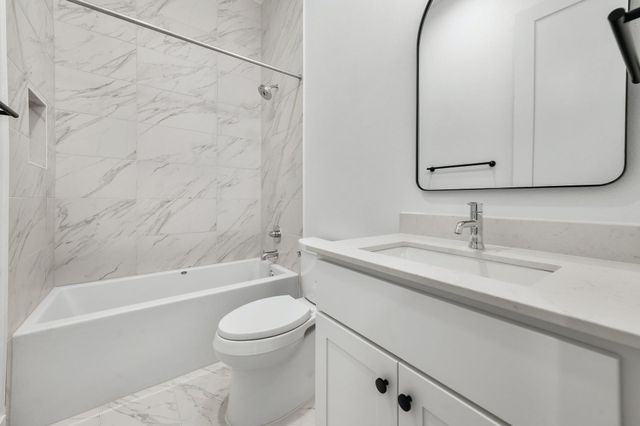 125 Stockman DR, Dripping Springs, TX 78620