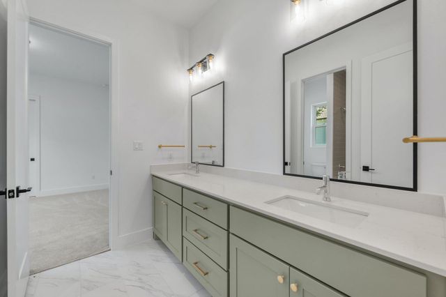 125 Stockman DR, Dripping Springs, TX 78620