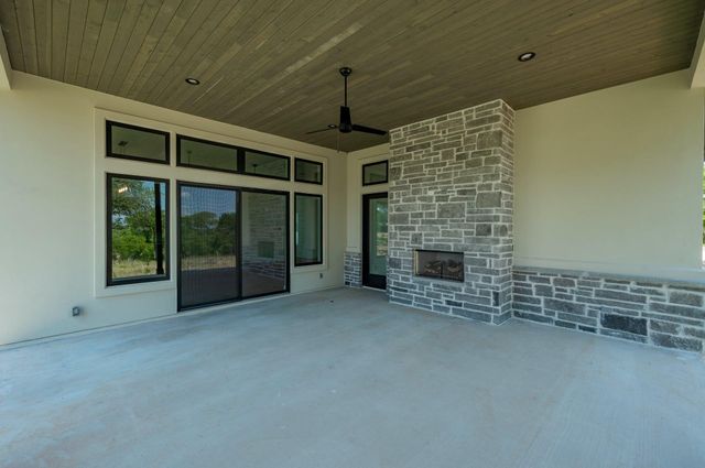 125 Stockman DR, Dripping Springs, TX 78620