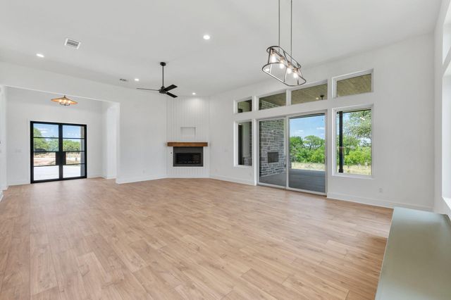 125 Stockman DR, Dripping Springs, TX 78620