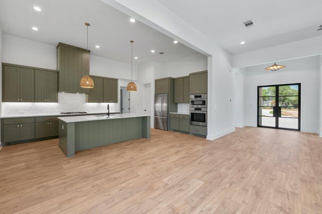 125 Stockman DR, Dripping Springs, TX 78620