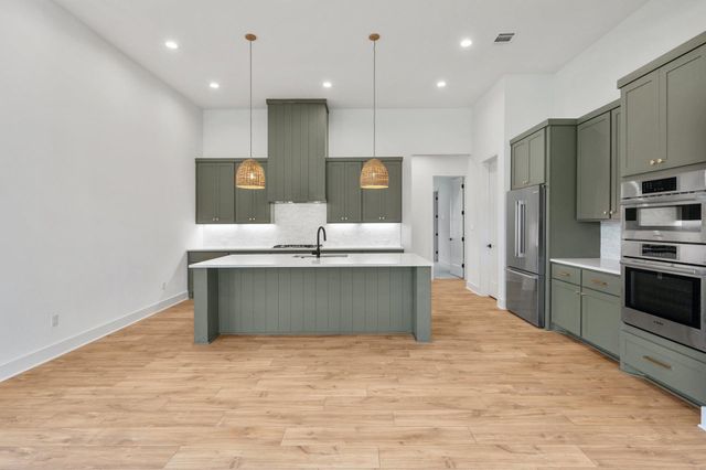 125 Stockman DR, Dripping Springs, TX 78620