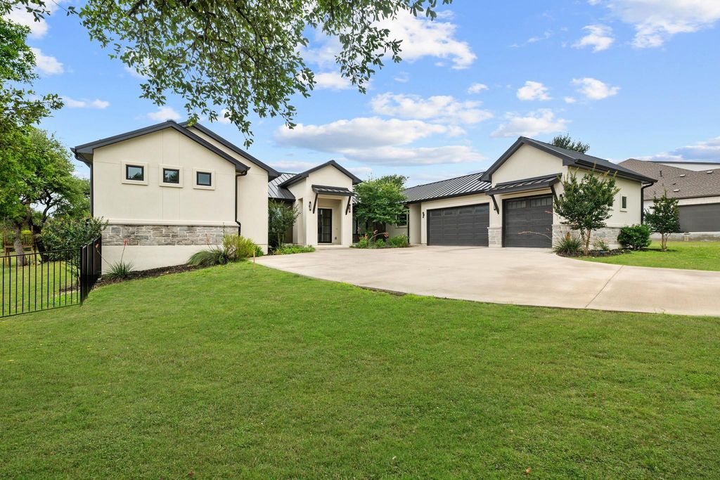 125 Stockman DR, Dripping Springs, TX 78620