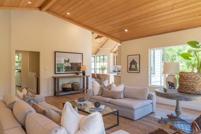 31315 Via La Naranga, Carmel Valley, CA 93924