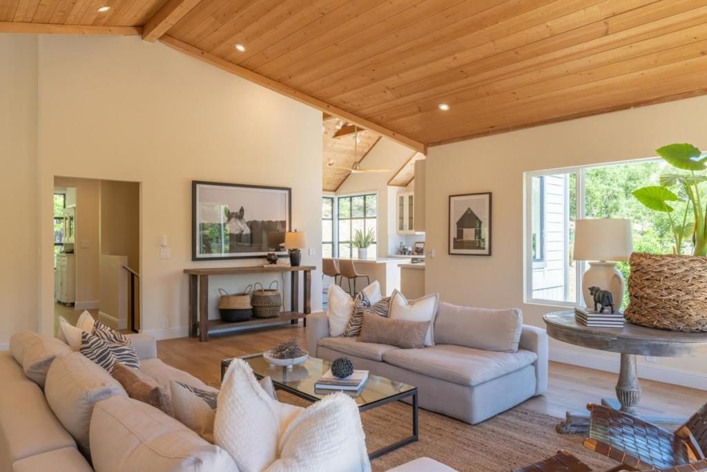 Image 3 of property listing at 31315 Via La Naranga, Carmel Valley, CA 93924