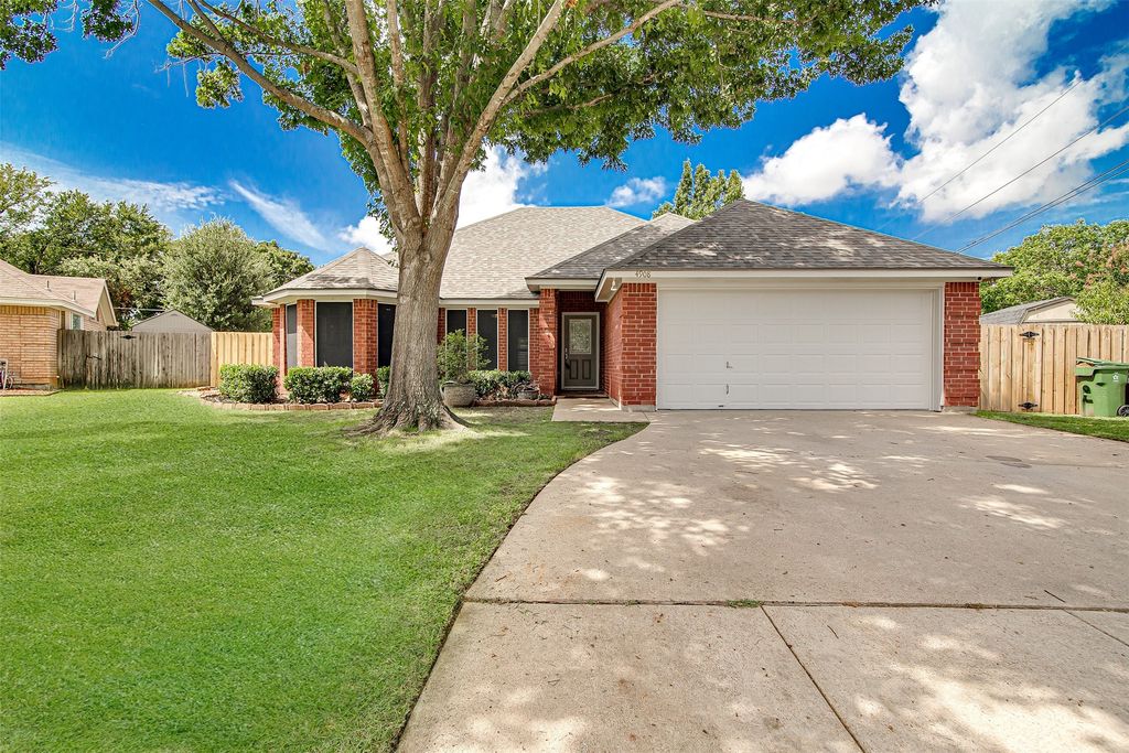 4908 Oldfield Drive, Arlington, TX 76016