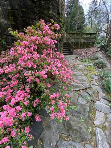 2073 E Roxboro NE Road 2073-A, Brookhaven, GA 30324