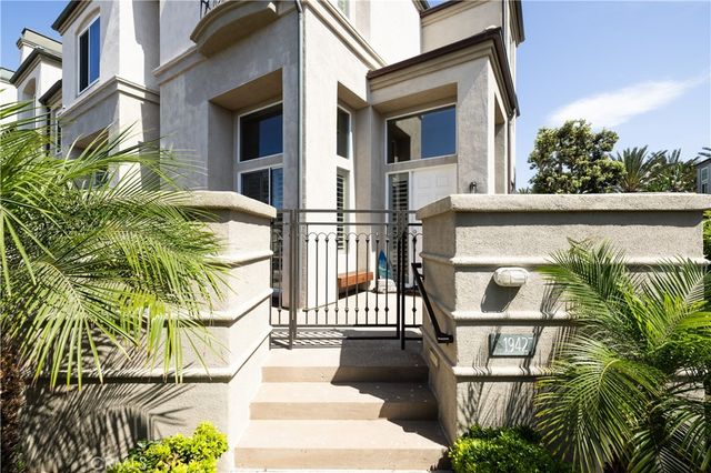 19427 Surfset, Huntington Beach, CA 92648