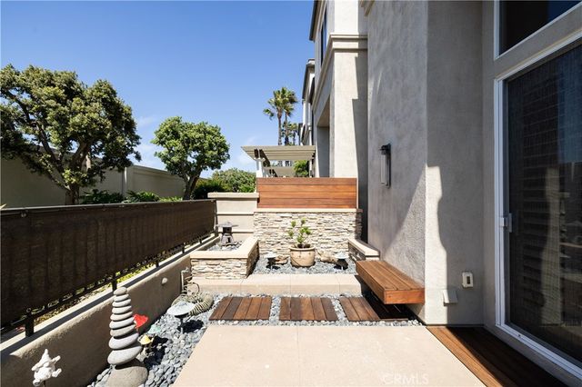 19427 Surfset, Huntington Beach, CA 92648