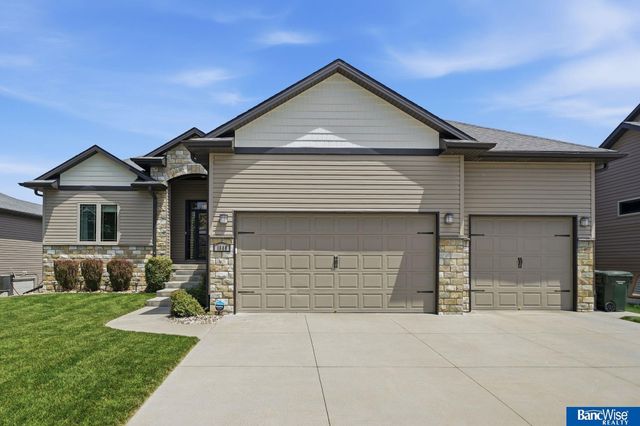 1340 Blue Spruce Drive, Lincoln, NE 68505