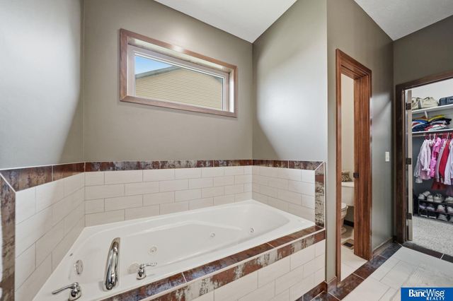 1340 Blue Spruce Drive, Lincoln, NE 68505
