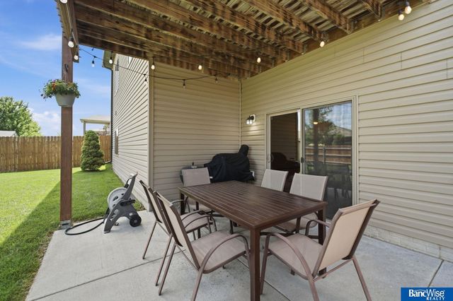 1340 Blue Spruce Drive, Lincoln, NE 68505