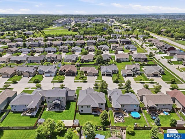 1340 Blue Spruce Drive, Lincoln, NE 68505