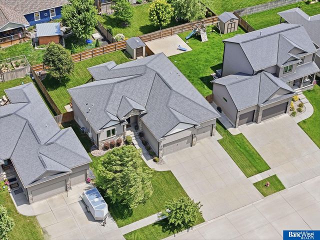 1340 Blue Spruce Drive, Lincoln, NE 68505