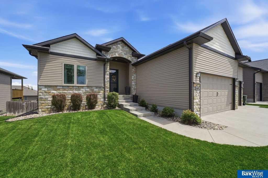 1340 Blue Spruce Drive, Lincoln, NE 68505