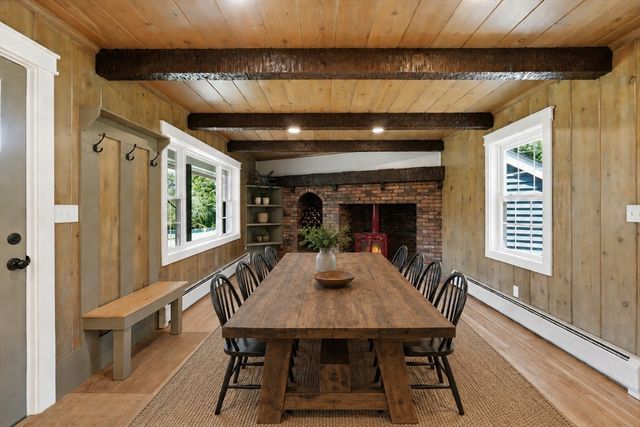 2 Meeting House Ln, Wilbraham, MA 01095
