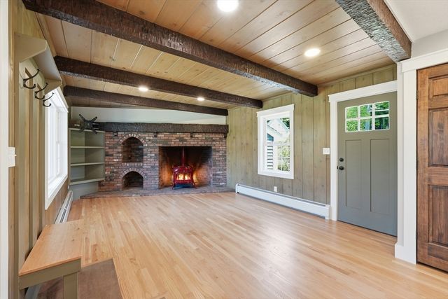 2 Meeting House Ln, Wilbraham, MA 01095