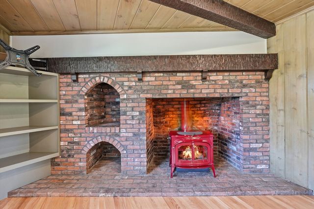 2 Meeting House Ln, Wilbraham, MA 01095