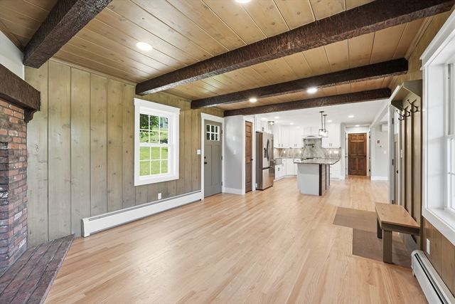 2 Meeting House Ln, Wilbraham, MA 01095
