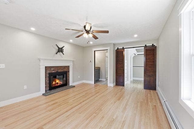 2 Meeting House Ln, Wilbraham, MA 01095