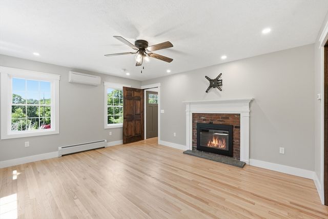 2 Meeting House Ln, Wilbraham, MA 01095