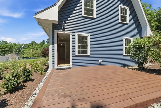 2 Meeting House Ln, Wilbraham, MA 01095