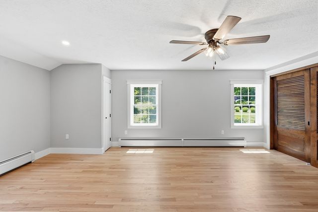 2 Meeting House Ln, Wilbraham, MA 01095