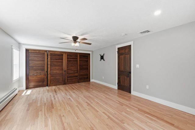 2 Meeting House Ln, Wilbraham, MA 01095