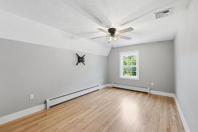 2 Meeting House Ln, Wilbraham, MA 01095