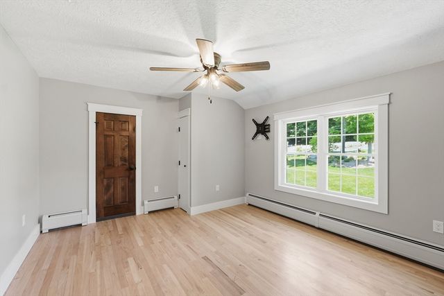 2 Meeting House Ln, Wilbraham, MA 01095