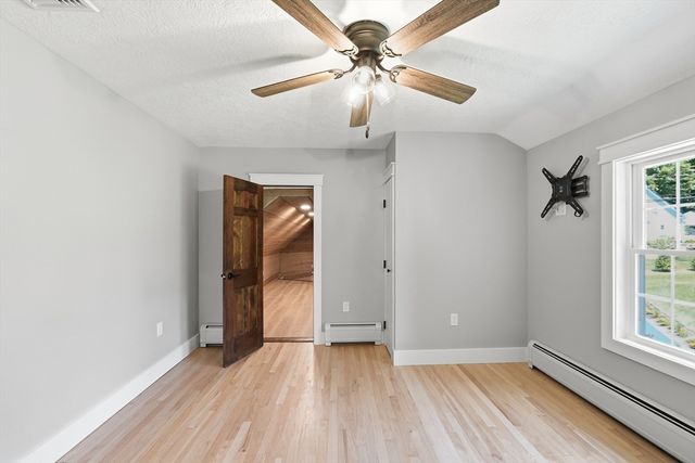 2 Meeting House Ln, Wilbraham, MA 01095