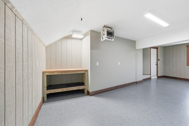 2 Meeting House Ln, Wilbraham, MA 01095