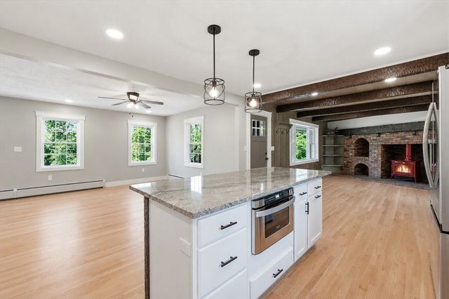 2 Meeting House Ln, Wilbraham, MA 01095