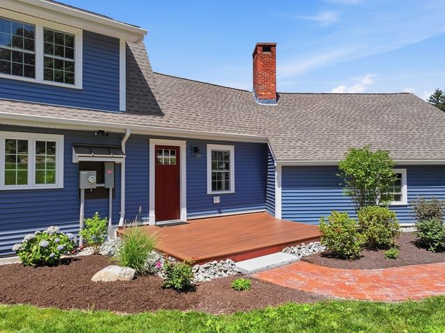 2 Meeting House Ln, Wilbraham, MA 01095