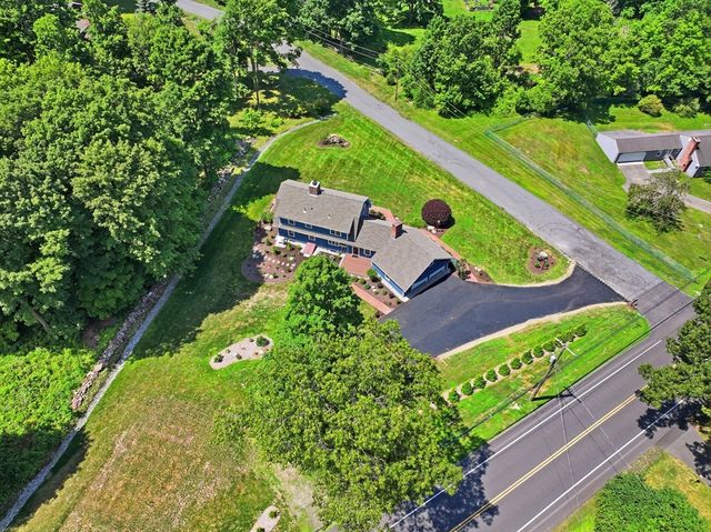 2 Meeting House Ln, Wilbraham, MA 01095