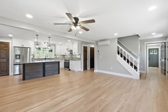 2 Meeting House Ln, Wilbraham, MA 01095