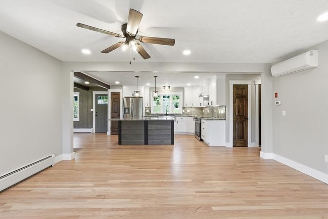 2 Meeting House Ln, Wilbraham, MA 01095
