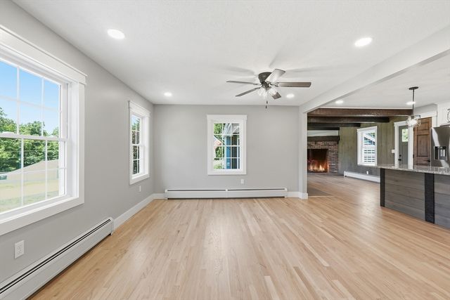 2 Meeting House Ln, Wilbraham, MA 01095