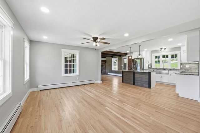 2 Meeting House Ln, Wilbraham, MA 01095