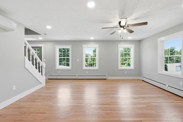2 Meeting House Ln, Wilbraham, MA 01095
