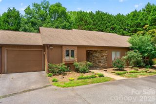 1736 12th Street NE, Hickory, NC 28601