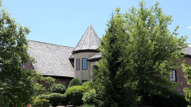 1860 Lake Charles Drive, Vernon Hills, IL 60061