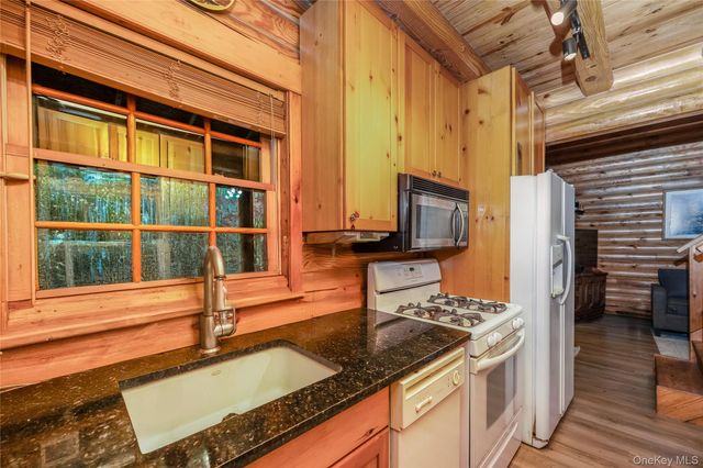 3010 Hulse Landing C-19, Wading River, NY 11792