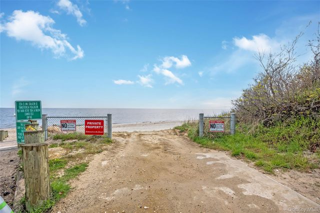 3010 Hulse Landing C-19, Wading River, NY 11792