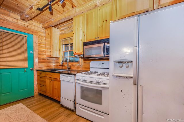 3010 Hulse Landing C-19, Wading River, NY 11792