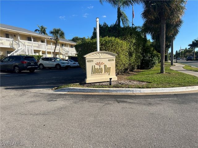 4603 Bayshore DR F8, Naples, FL 34112